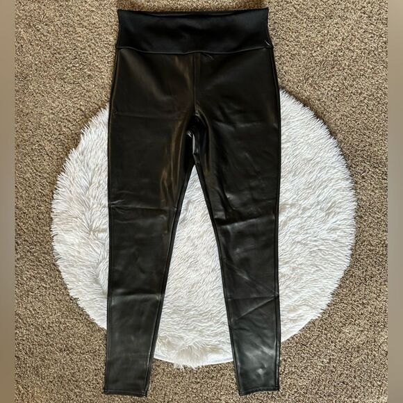 Red Hot Spanx Leggings Faux Leather Stretchy Waist Black Womens Size XL - Picture 1 of 5